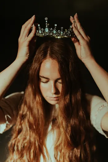Read more about the article Beauty, brains and bigamy