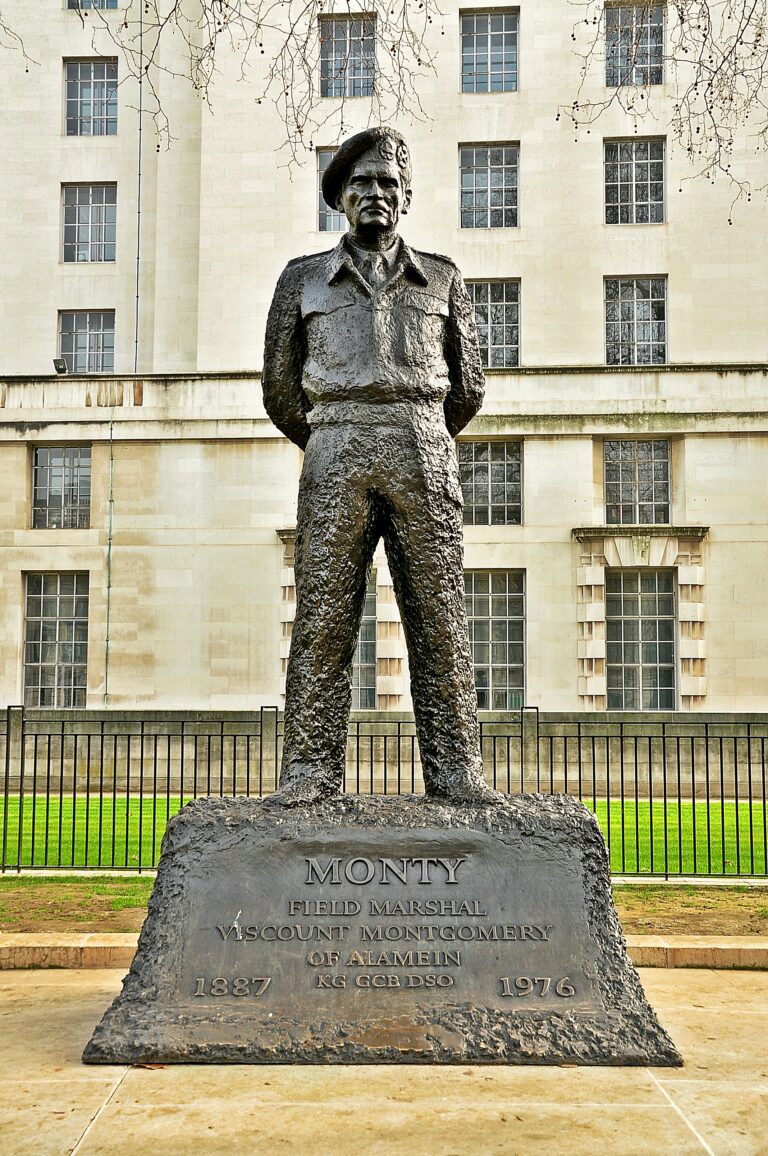 Bernard_Montgomery_Statue,_Whitehall,_London